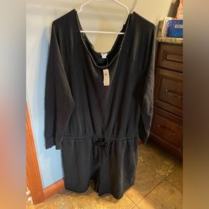 NWT. Women’s XXL AERIE long sleeve shorts romper.